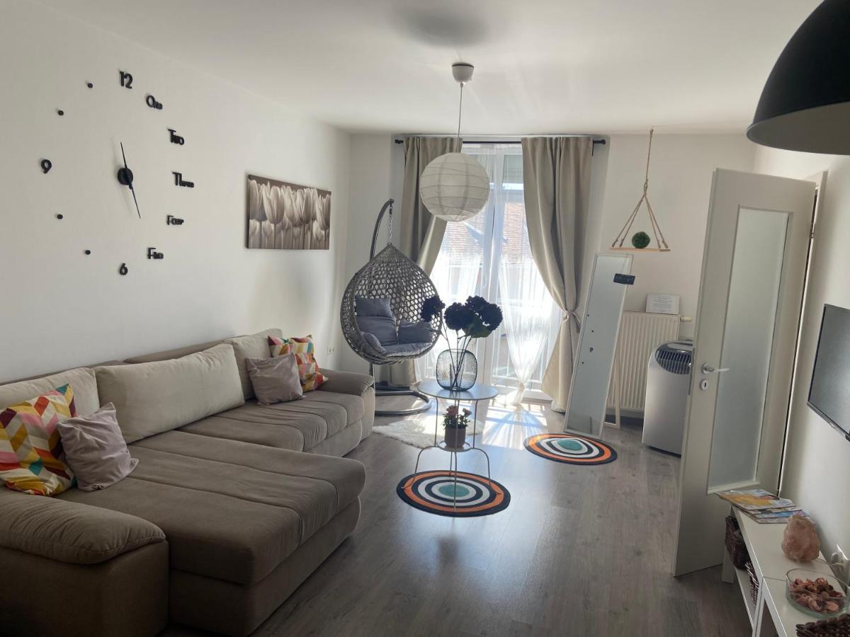 Gyoengy Apartman 쇼프론 외부 사진